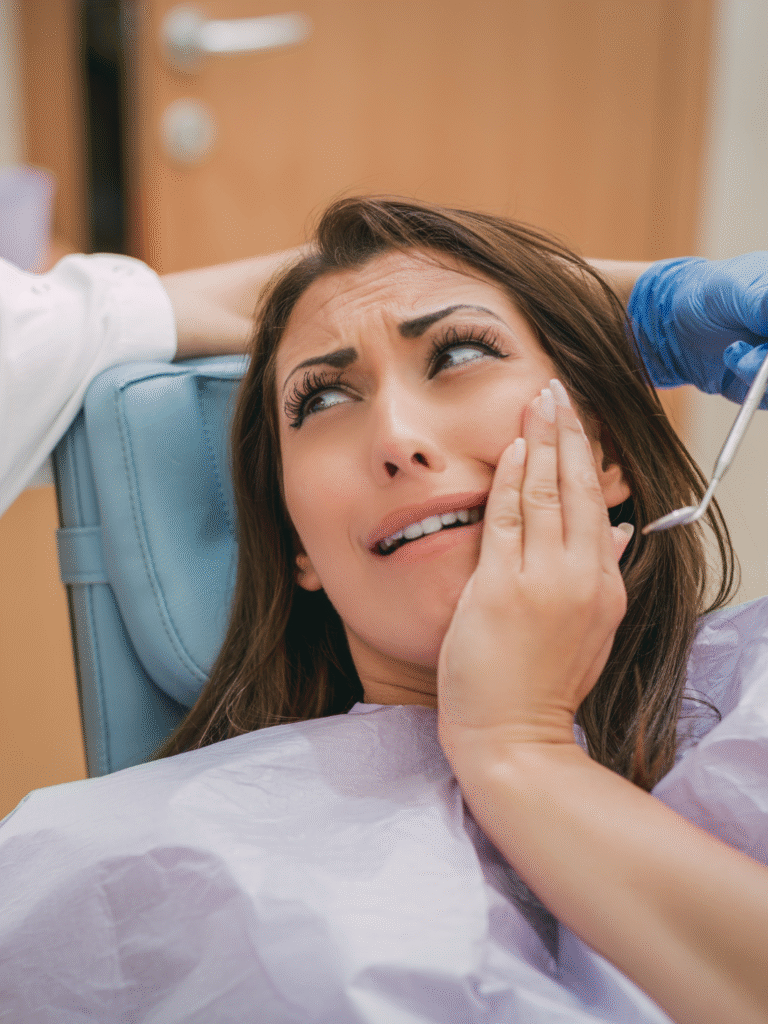 O tratamento de canal, também chamado de endodontia, é um procedimento odontológico realizado quando a polpa do dente